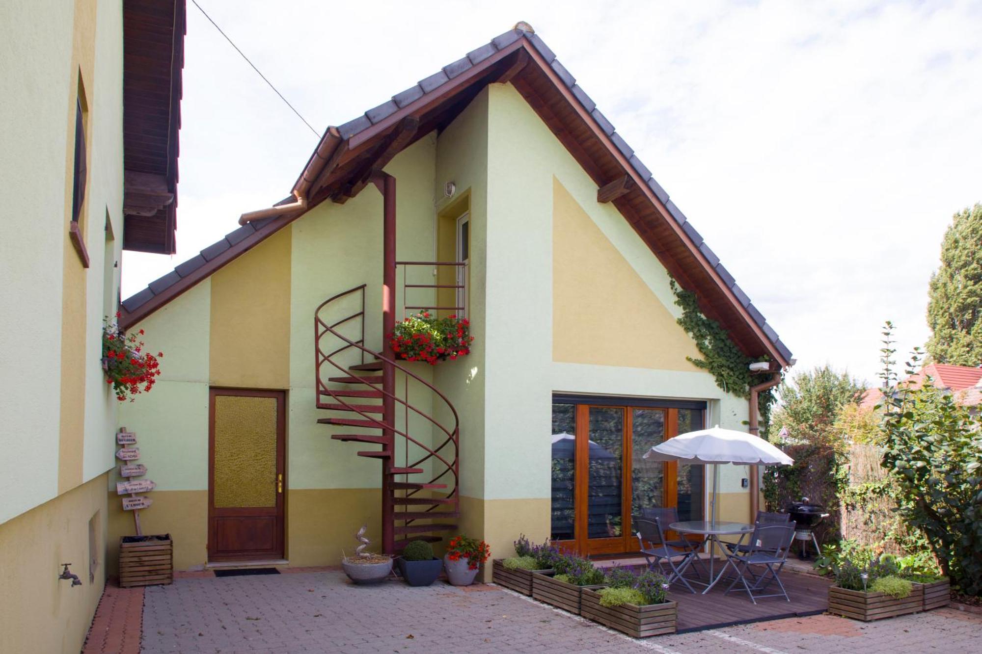 Le Cocon Appart Avec Parking Prive & Terrasse Sainte-Croix-en-Plaine Dış mekan fotoğraf